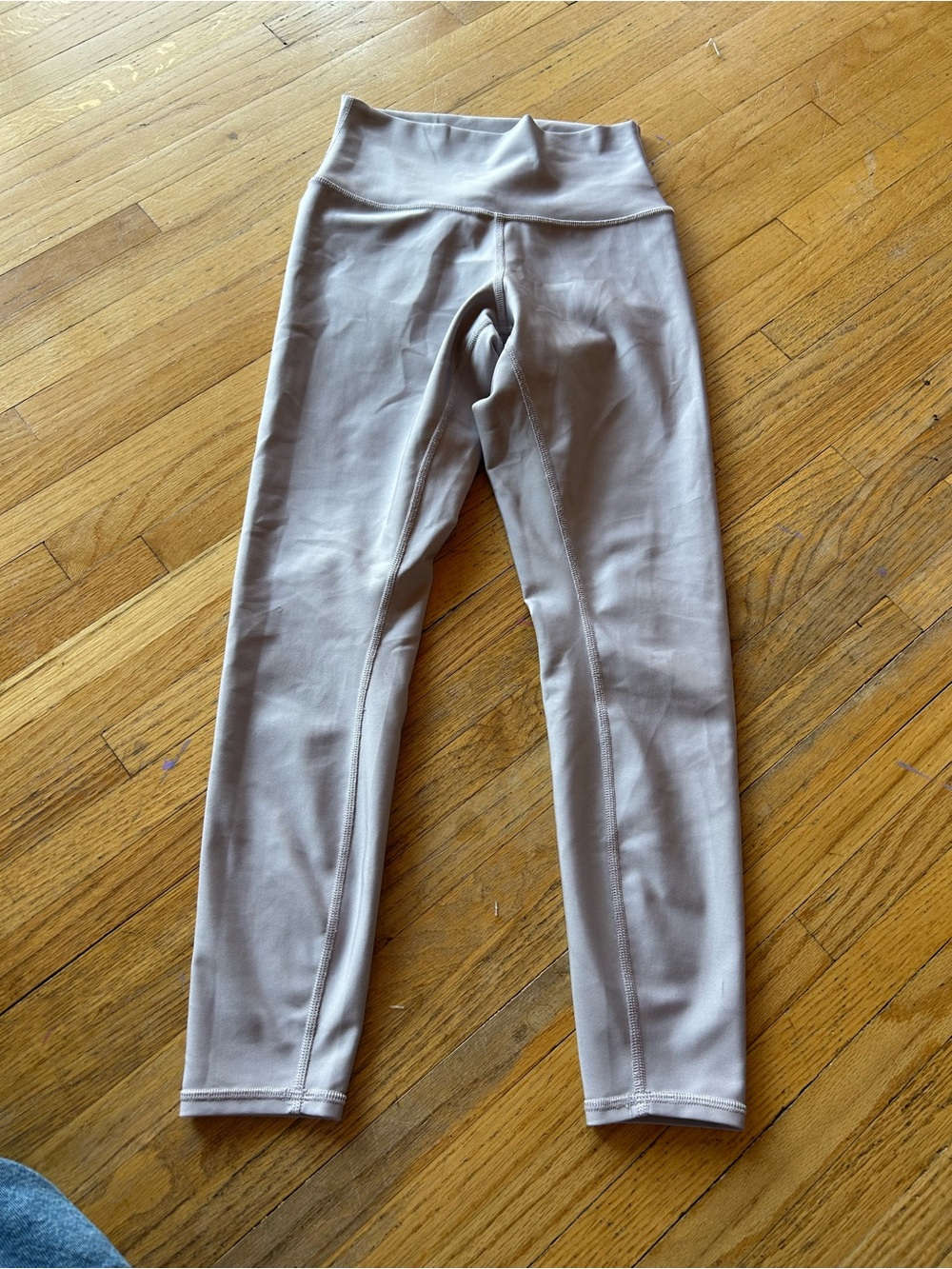 Alo woman’s light pink leggings